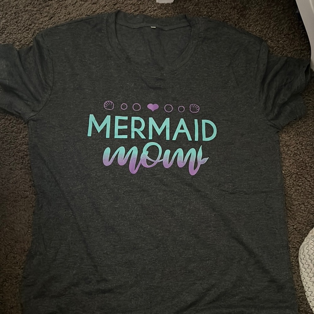 NEW MERMAID MOM GREY T SHIRT